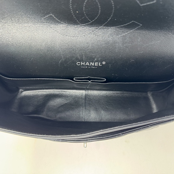 Chanel Black Patent Maxi Classic Double Flap bag - Picture 8 of 13